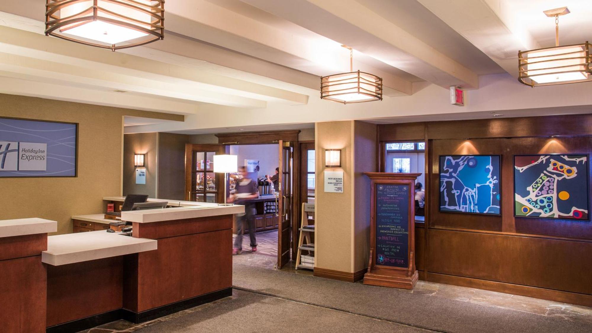 Holiday Inn Express & Suites Tremblant By Ihg Мон-Трамблан Екстер'єр фото