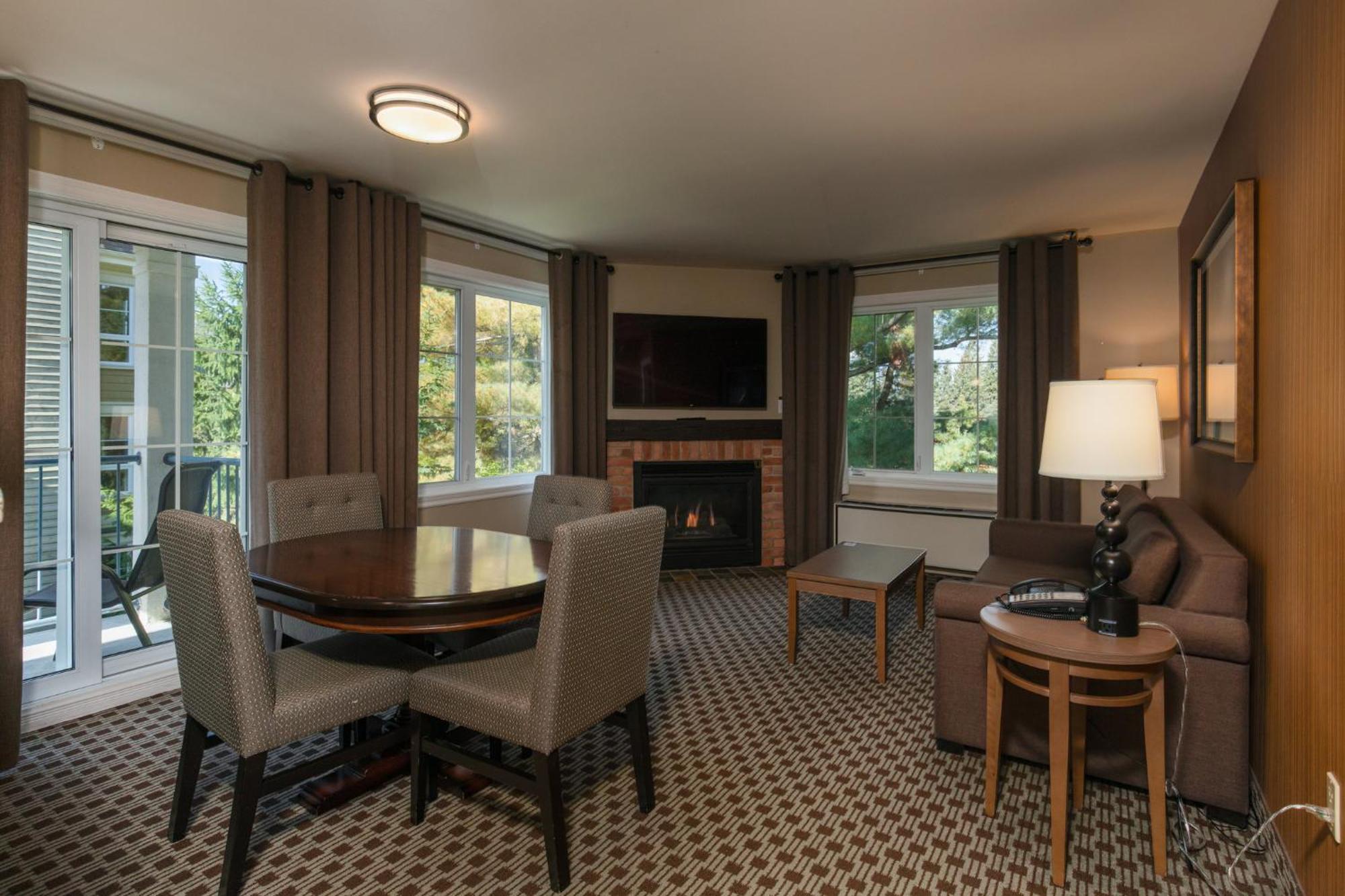 Holiday Inn Express & Suites Tremblant By Ihg Мон-Трамблан Екстер'єр фото